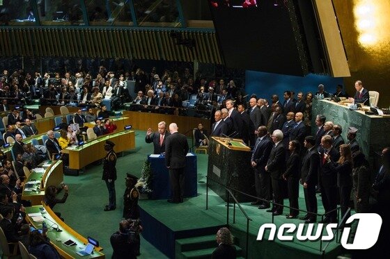 본문 이미지 - 유엔 본회의장. 사진은 안토니우 구테흐스 사무총장의 취임식 장면이다. ⓒ AFP=뉴스1