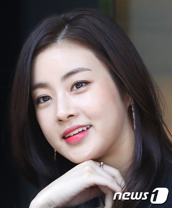 (서울=뉴스1) 권현진 기자 = 배우 강소라가 15일 서울 소공동 롯데백화점 본점에서 열린 한 향수 브랜드 포토행사에 참석해 포즈를 취하고 있다. 2017.9.15./뉴스1