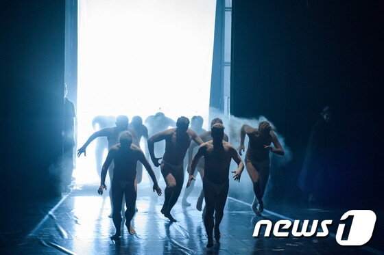 본문 이미지 - 연극 '줄리어스 시저' 공연 사진 (제공 SPAF사무국)