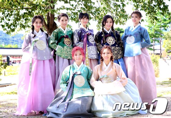 본문 이미지 - 2017.9.15. 경복궁. 걸그룹 드림캐쳐 한복 인터뷰. ⓒ News1 권현진 기자