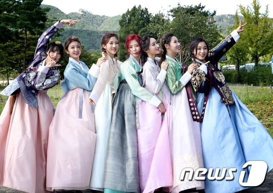 본문 이미지 - 2017.9.15. 경복궁. 걸그룹 드림캐쳐 한복 인터뷰. ⓒ News1 권현진 기자