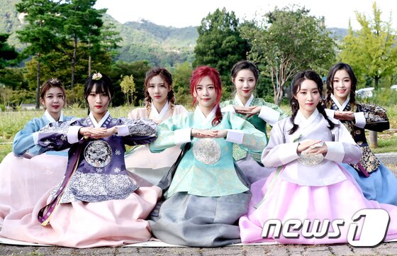 본문 이미지 - 2017.9.15. 경복궁. 걸그룹 드림캐쳐 한복 인터뷰. ⓒ News1 권현진 기자