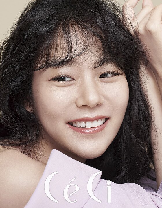 싱그러움 그 자체' 한승연, 립밤 화보 공개 싱그러움 그 자체' 한승연, 립밤 화보 공개