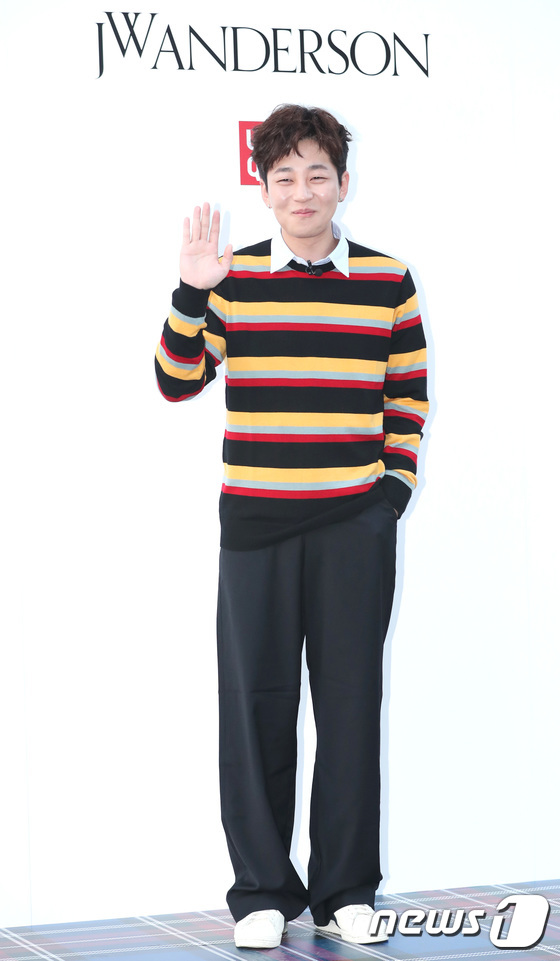 (서울=뉴스1) 권현진 기자 = 가수 딘딘이 21일 오후 서울 신사동의 한 의류 브랜드 포토행사에 참석해 포즈를 취하고 있다. 2017.9.21./뉴스1