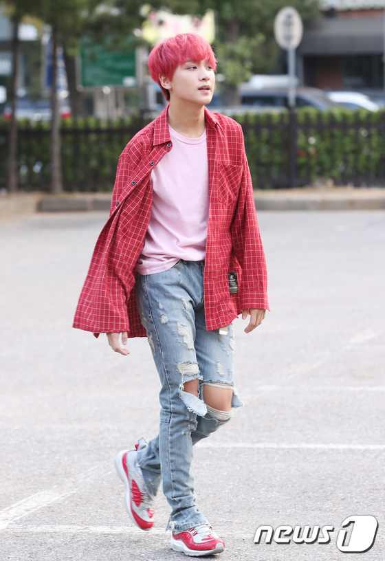 (서울=뉴스1) 권현진 기자 = NCT 드림 해찬이 22일 오전 서울 여의도 KBS 신관 공개홀에서 열린 KBS2 '뮤직뱅크'(뮤뱅) 리허설을 하기 위해 방송국으로 들어서고 있다. …