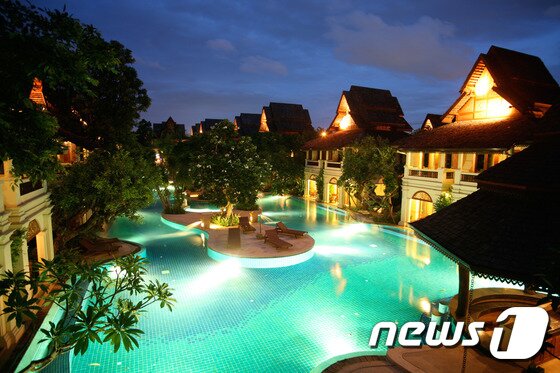 본문 이미지 - 야외 수영장. 센타라 그룹 제공.ⓒ News1
