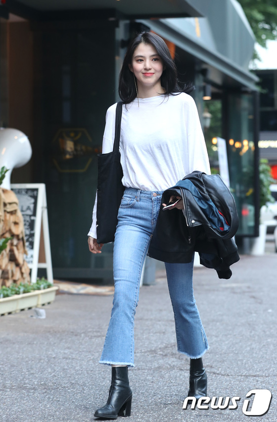 (서울=뉴스1) 권현진 기자 = 배우 한소희가 22일 오후 서울 여의도 한 음식점에서 열린 SBS 드라마 '다시 만난 세계' 종방연에 참석하고 있다. 2017.9.22./뉴스1