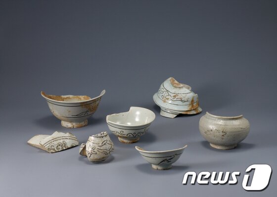 본문 이미지 - 상감백자, 조선, 1460~1470년대, 우산리 가마터 출토 (경기도자박물관 제공) ⓒ News1