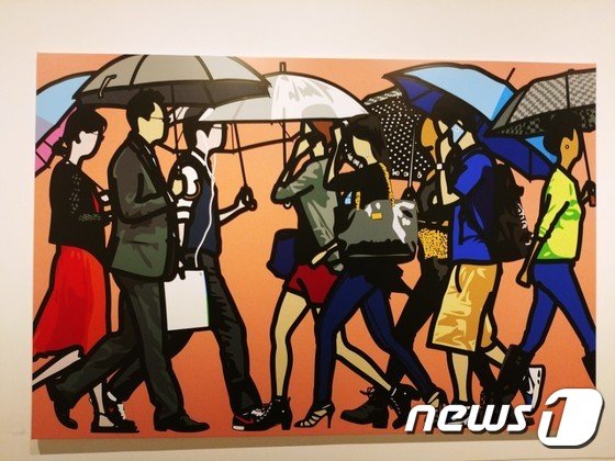 본문 이미지 - 줄리안 오피 전시 전경. 2017.9.27/뉴스1ⓒ News1 김아미 기자