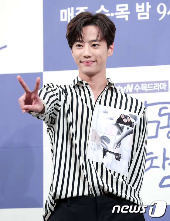 (서울=뉴스1) 권현진 기자 = 가수 겸 배우 이준영이 27일 오후 서울 논현동 임피리얼팰리스에서 열린 tvN 수목드라마 '부암동 복수자들’ 제작발표회에 참석해 포즈를 취하고 있다 …