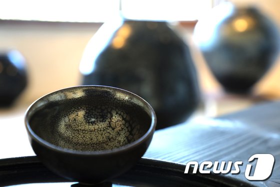 본문 이미지 - 흑유 찻잔 . ⓒ News1 