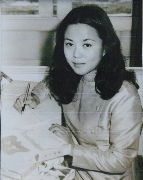 본문 이미지 - 젊은 시절의 정연희 작가. (서울문화재단 제공)ⓒ 정연희