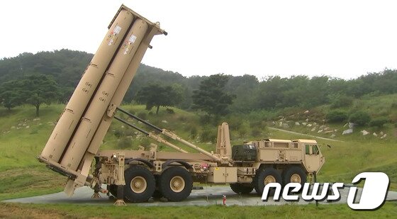 본문 이미지 - 경북 성주군에 배치된 주한미군 사드 포대. (국방부영상공동취재단 제공) 2017.9.7/뉴스1