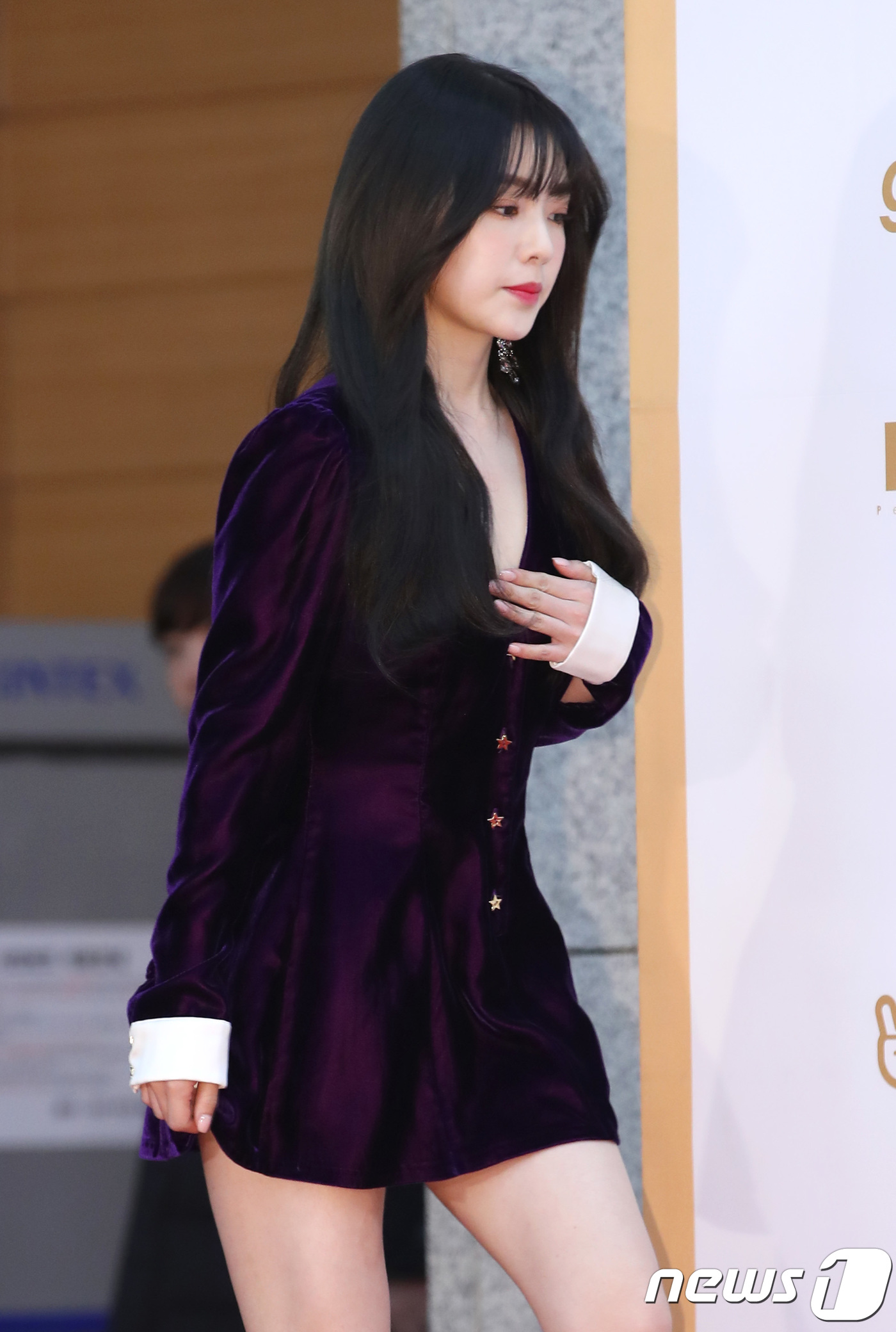 (일산=뉴스1) 권현진 기자 = 레드벨벳 아이린이 10일 오후 일산 킨텍스 제1전시장에서 열린 ‘제32회 골든디스크 시상식’ 레드카펫 행사에 참석하고 있다. 2018.1.10./뉴 …