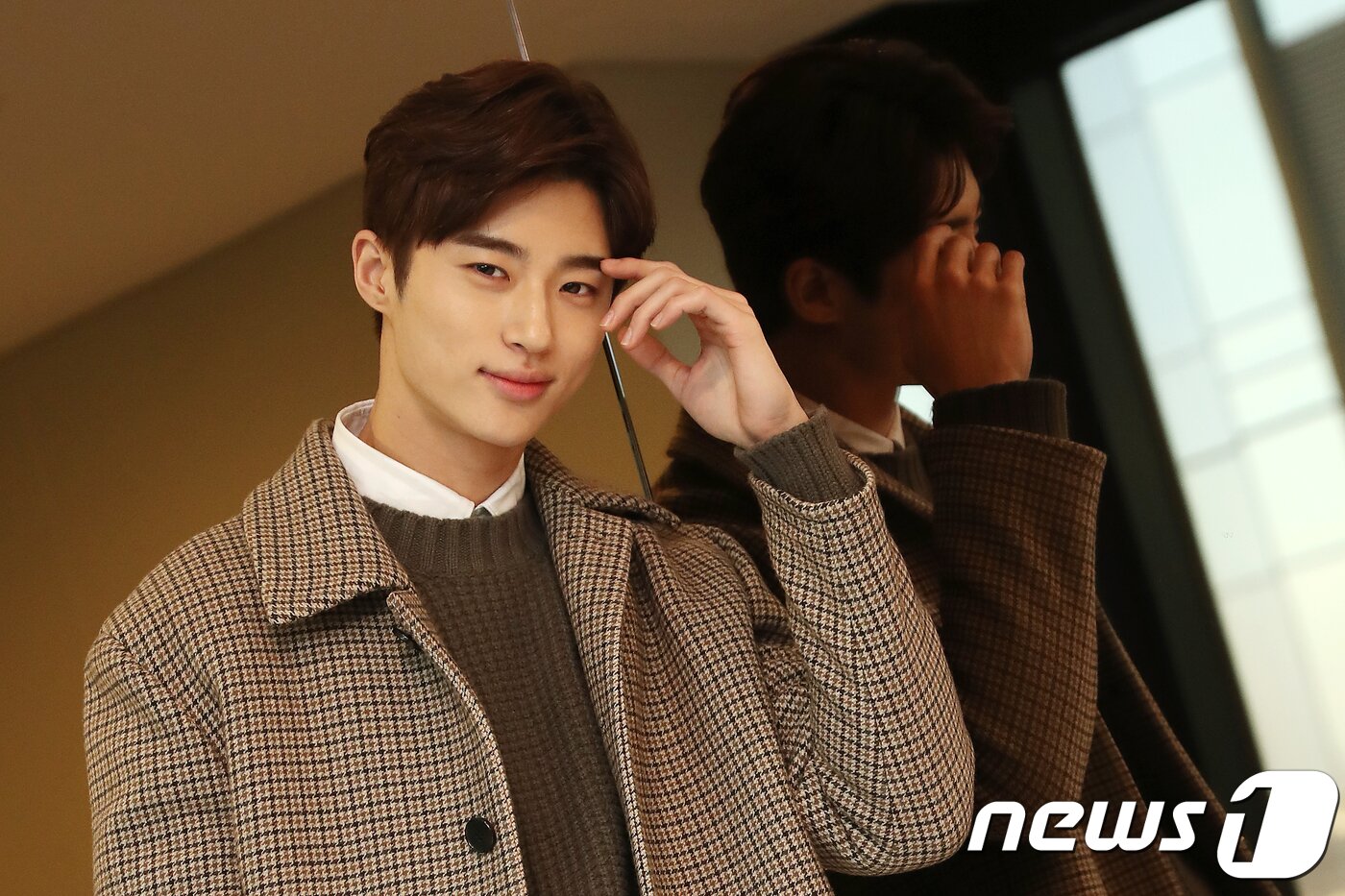 본문 이미지 - 배우 변우석이 10일 서울 종로구 뉴스1 본사에서 인터뷰에 앞서 포즈를 취하고 있다. 2018.1.10/뉴스1 ⓒ News1 민경석 기자