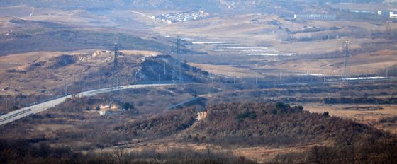 北, 개성공단 송전탑도 철거 착수…남북 단절·공단 재개발(종합2보)