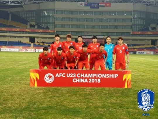 김봉길 감독이 이끄는 U-23 대표팀이 14일 중국 쿤산의 쿤산 스포츠센터에서 열린 호주와의 ''2018 아시아축구연맹(AFC) U-23 챔피언십' D조 조별예선 최종 3차전에서 3-2로 승리, 8강에 진출했다. (AFC 제공) © News1