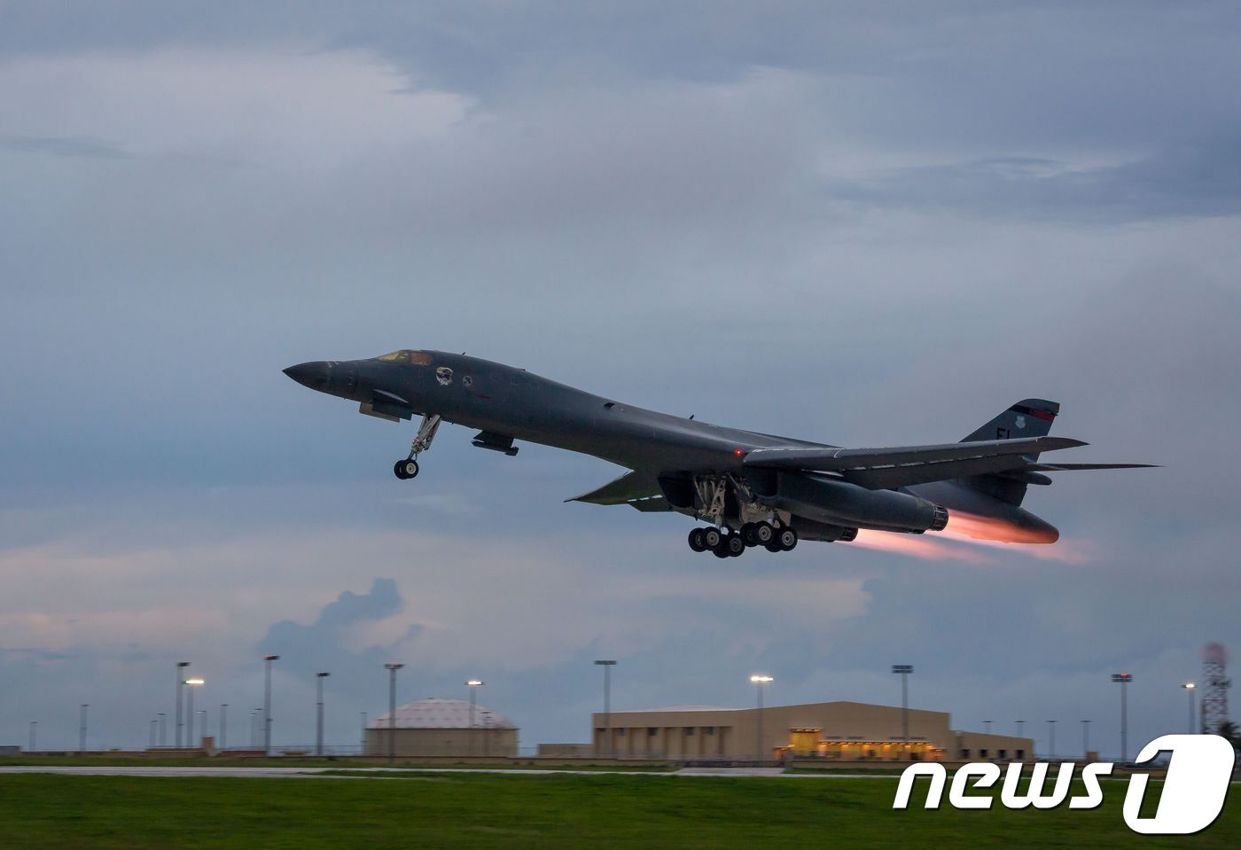 본문 이미지 - 미 공군 폭격기 B-1B '랜서'. ⓒAFP=뉴스1