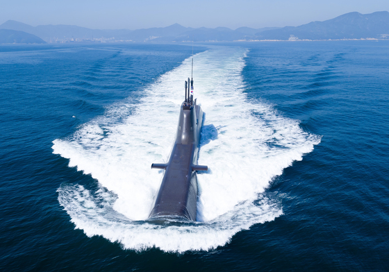 잠수함 화재로 고립된 60대 여성 근로자, 33시간 만에 주검으로