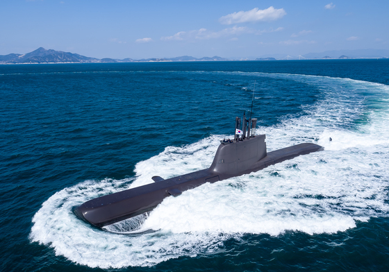 울산 해군잠수함 화재 직원 구조 난항…"감전 및 폭발 위험 있어"(종합)