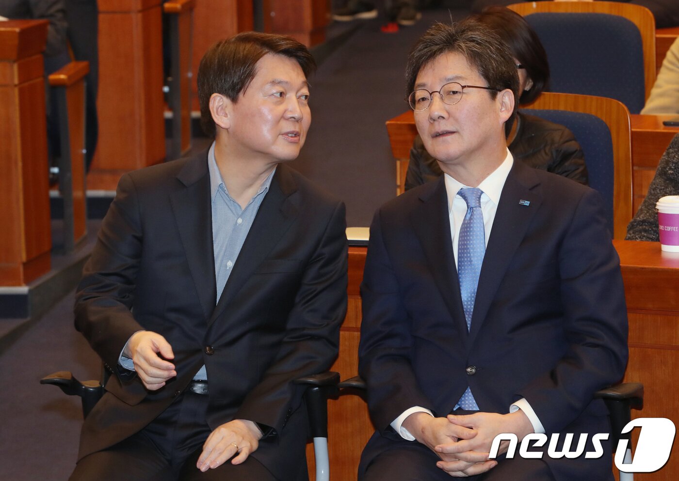 본문 이미지 - 안철수 전 바른미래당 대표와 유승민 전 대표. 뉴스1 ⓒ News1 박정호 기자