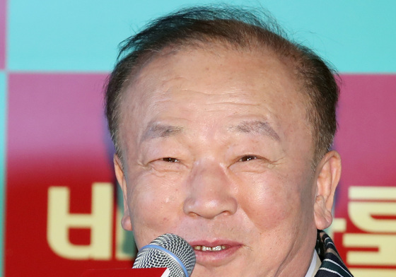 '故 최불암 빈소 찾은' 임현식 "대학 때부터 60년 함께…가장 한국적인 배우"