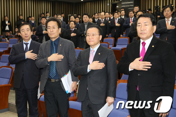 한국당, 정책 의총 열고 개헌·사법개혁 논의