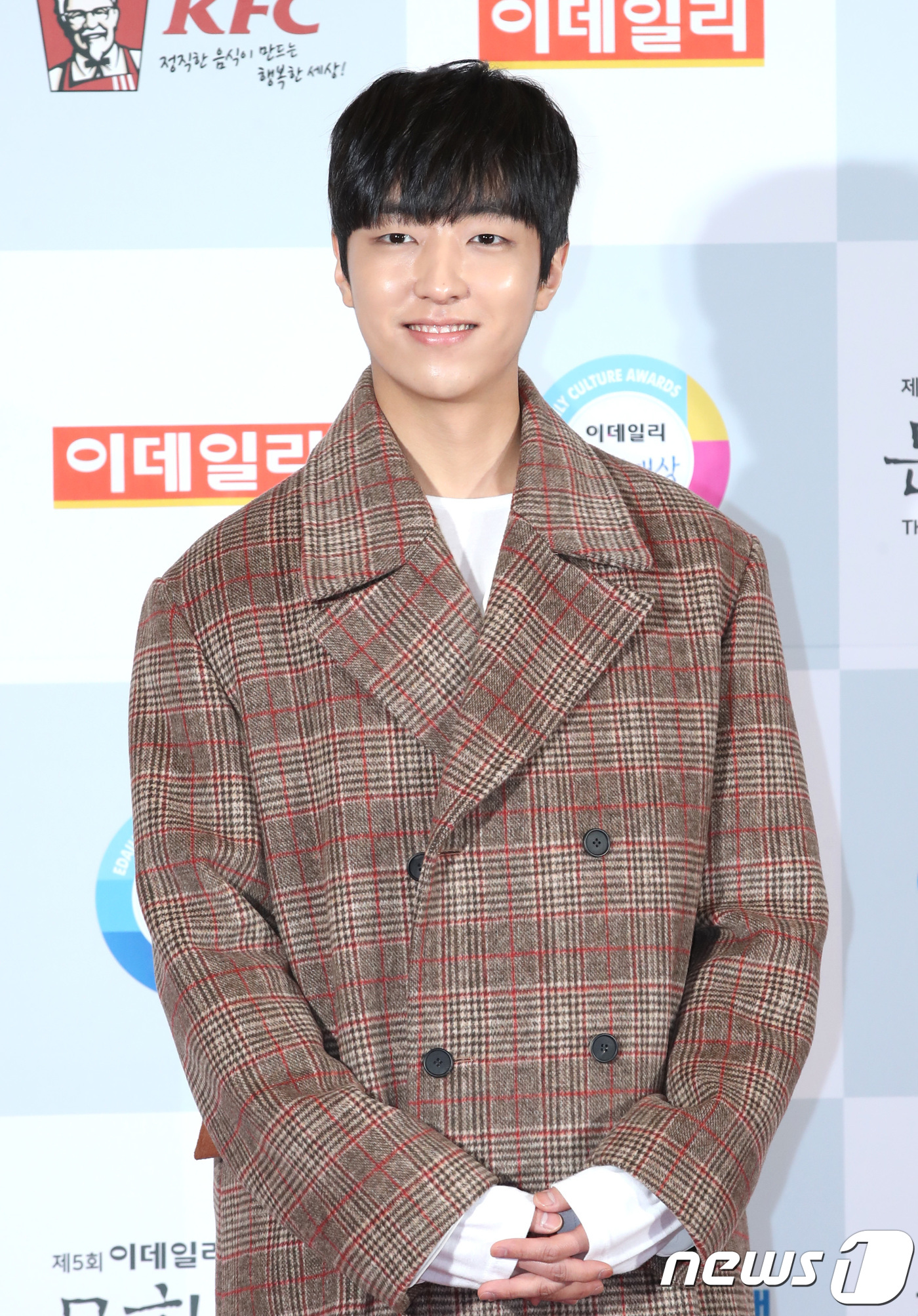 (서울=뉴스1) 권현진 기자 = 가수 이유진이 23일 오후 서울 세종문화회관에서 열린 ‘제5회 이데일리 문화대상’ 시상식에 참석해 포즈를 취하고 있다. 2018.1.23./뉴스1