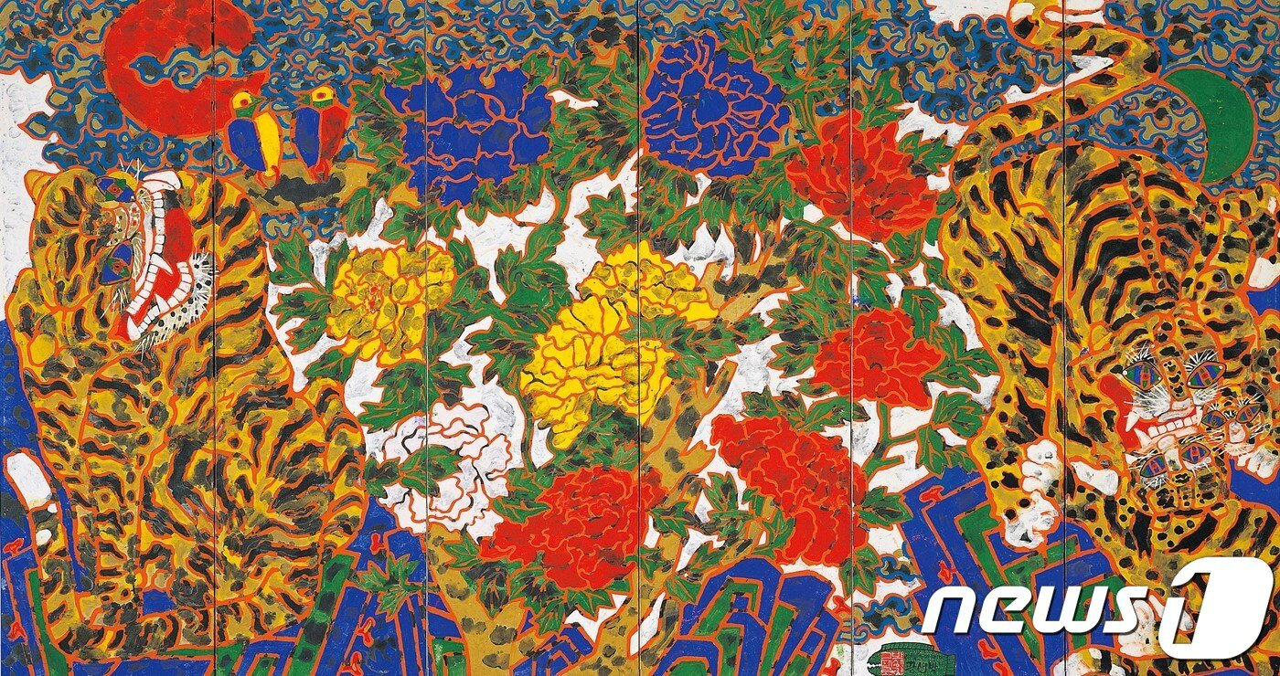 본문 이미지 - '호랑이와 모란'(虎‧牡丹), 박생광朴生光(1904~1985), 1984년, 종이에 먹과 색, 250.0&times;140.0cm, 서울미술관 소장 ⓒ News1