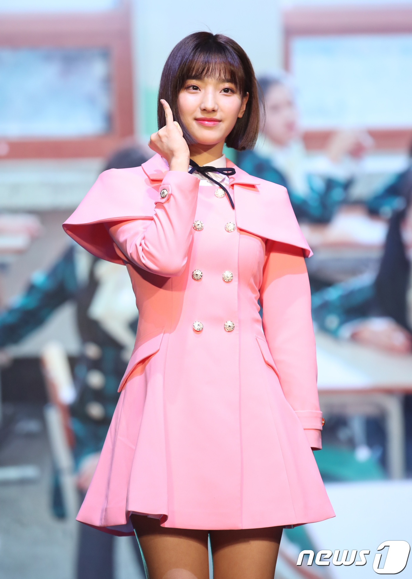 (서울=뉴스1) 권현진 기자 = 프로미스나인 이새롬이 24일 오후 서울 중구 한 쇼핑몰 콘스트홀에서 열린 첫 번째 미니 앨범 ‘투 하트(To. Heart)’ 쇼케이스에 참석해 포즈 …