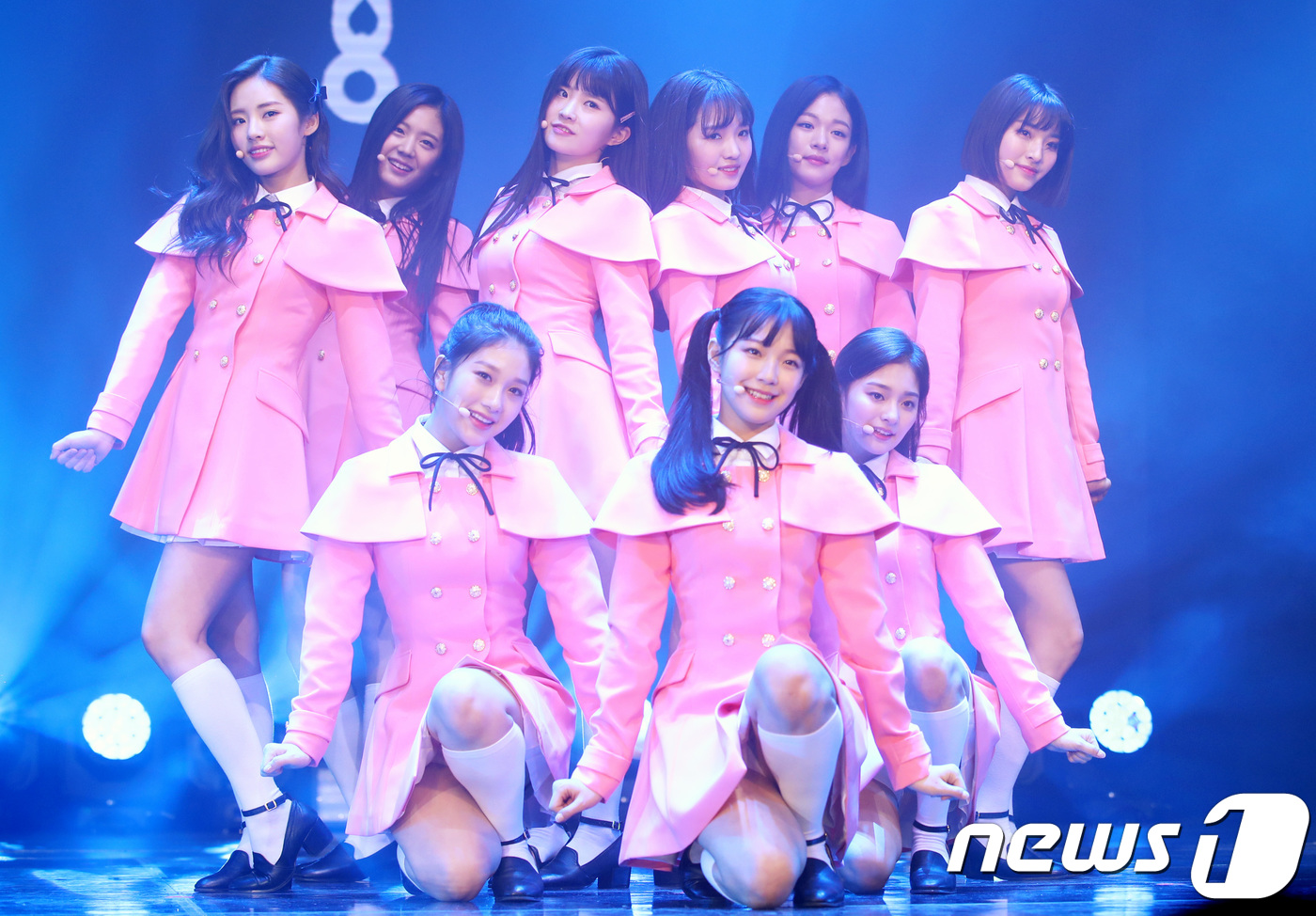 (서울=뉴스1) 권현진 기자 = 프로미스나인 24일 오후 서울 중구 한 쇼핑몰 콘스트홀에서 열린 첫 번째 미니 앨범 ‘투 하트(To. Heart)’ 쇼케이스에 참석해 신곡을 선보 …