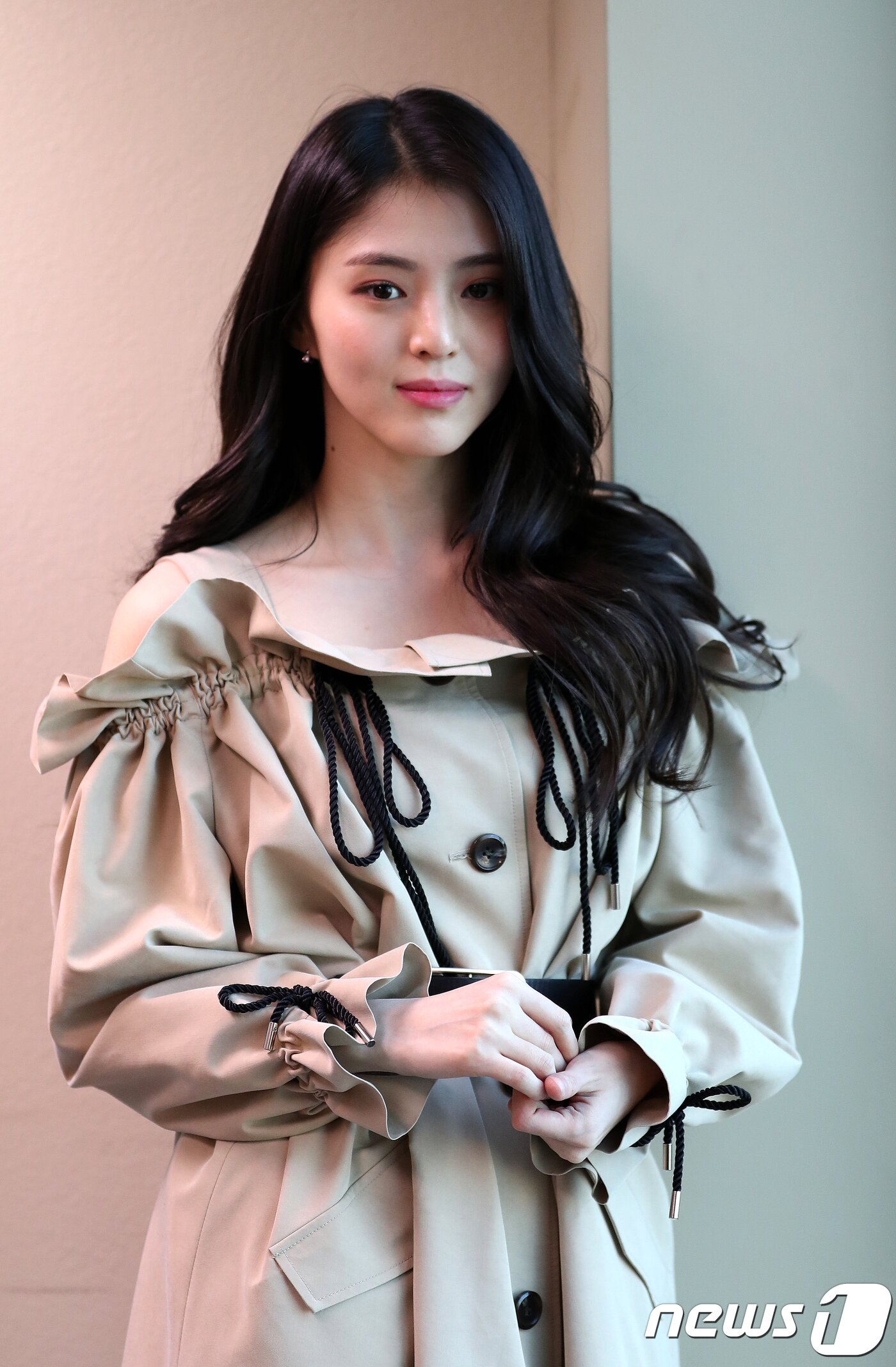 본문 이미지 - MBC 주말특별기획 ‘돈꽃’에서 ‘윤서원’으로 열연한 배우 한소희가 26일 서울 종로구 뉴스1 본사에서 인터뷰를 갖고 있다. 2018.1.26/뉴스1 ⓒ News1 박지혜 기자