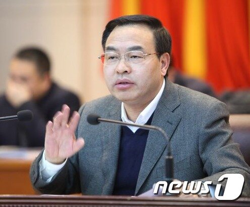 본문 이미지 - 탕량즈(唐良智) 충칭시 부서기는 충칭 부시장 겸 대행시장으로 승진했다. ⓒ News1