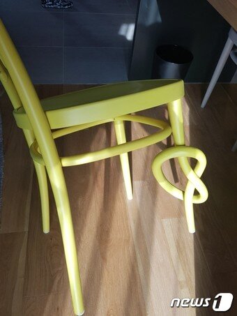 본문 이미지 - L7 홍대 객실 의자. /사진 = 장도민 기자 ⓒ News1