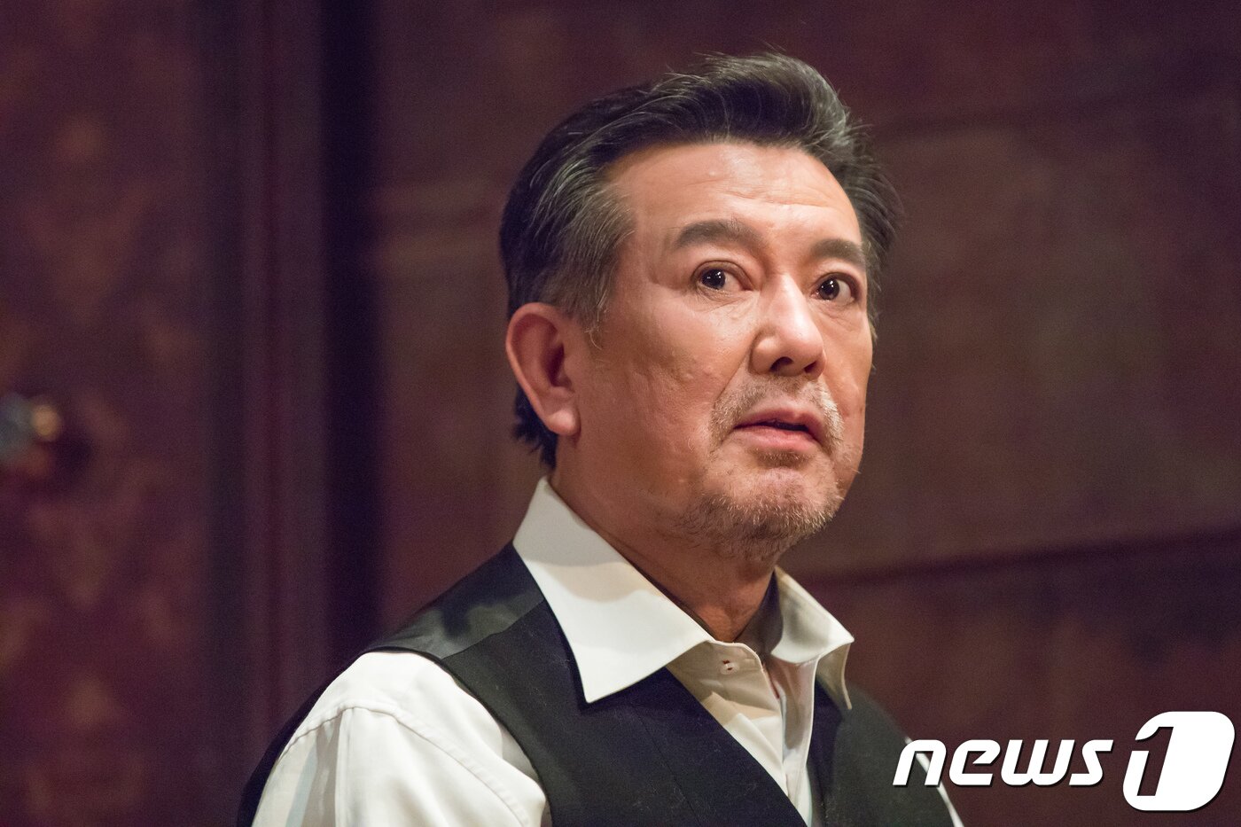 본문 이미지 - 장보규 배우가 30일 서울 대학로 SH아트홀에서 열린 연극 '쥐덫' 전막시연회에서 경찰이 파견한 사립탐정 메카프 역을 맡아 날카로운 눈빛을 드러내고 있다. MBC탈런트극단 창단작인 '쥐덫'은 추리소설의 대가 아가사 크리스티가 쓴 동명의 소설을 각색한 작품이며 오는 2월1일부터 3월25일까지 공연한다. 2018.1.30./뉴스1 ⓒ News1 박정환 기자