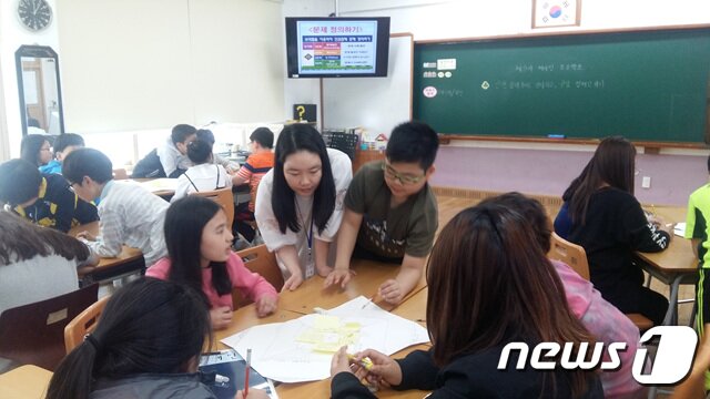 본문 이미지 - 대구 효목초등학교 학생들이 체인지 메이킹 수업에 참여하고 있다. (대구교육청 제공)/뉴스1ⓒ News1