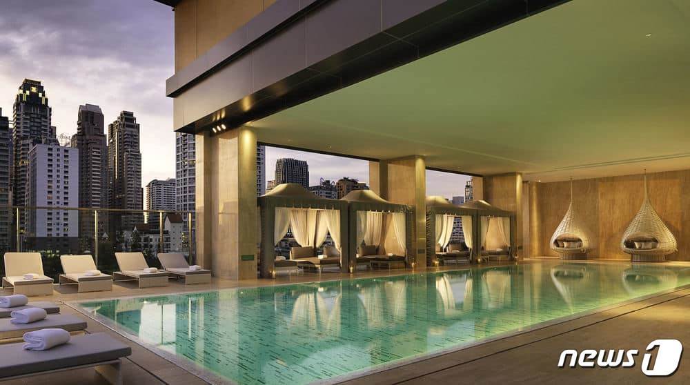 본문 이미지 - 오리엔탈 레지던스 방콕 내 메인 수영장. 호텔스닷컴 제공.ⓒ News1