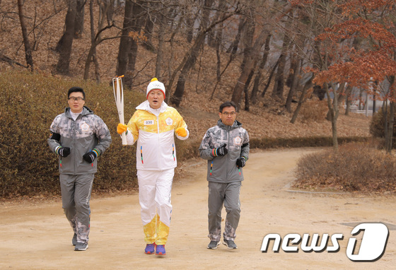 성남 율동공원 달리는 평창올림픽 성화