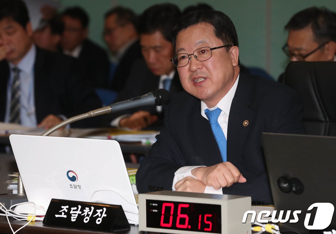 본문 이미지 - 박춘섭 신임 금통위원 후보자의 조달청장 당시 국정감사 모습. /뉴스1