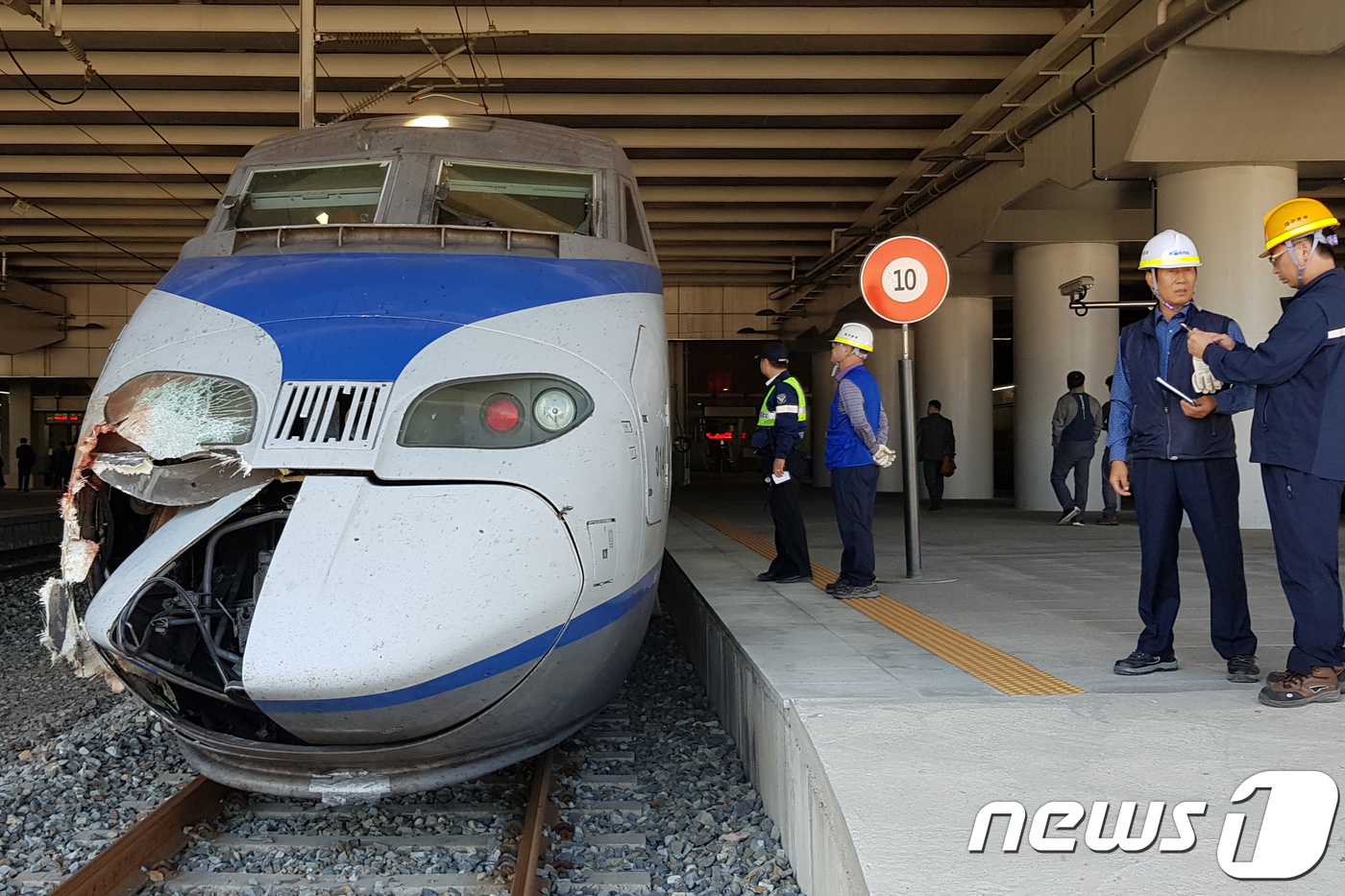 Ktx Train Exploding 사고로 파손된 KTX 열차 - 뉴스1