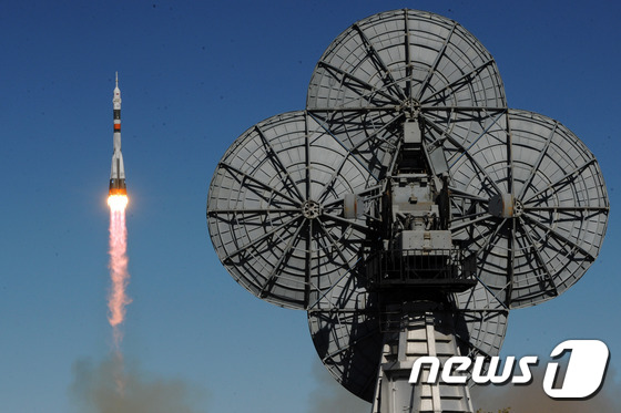 11일(현지시간) 우주비행사 2명을 태우고 발사된 '소유즈 MS-10' 로켓.  © AFP=뉴스1