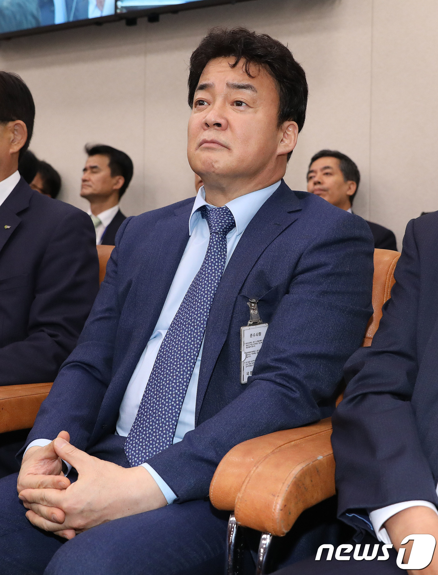 (서울=뉴스1) 임세영 기자 = 백종원 더본코리아 대표가 12일 서울 여의도 국회에서 열린 산업통상자원중소벤처기업위원회 국정감사에 참고인 신분으로 출석해 자리에 앉아 있다. 201 …