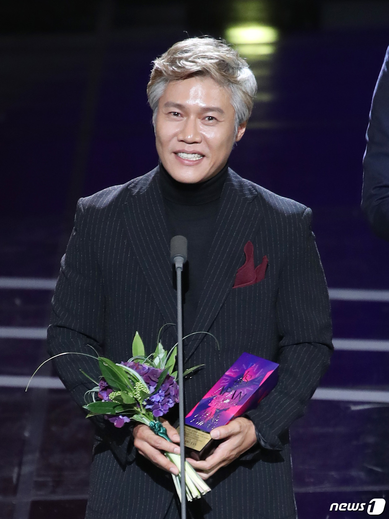 (서울=뉴스1) 권현진 기자 = 배우 박호산이 13일 오후 서울 경희대학교 평화의 전당에서 열린 ‘2018 아시아태평양 스타 어워즈(APAN SATR AWARDS)'에 참석해 남자 …