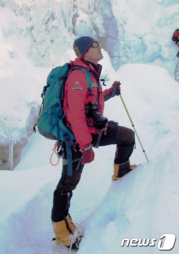 (서울=뉴스1) = 네팔 히말라야 등반 중 사망한 산악인 김창호 씨를 비롯해 우리 국민 5명을 포함한 9명의 시신이 모두 수습됐다.  이들은 히말라야 구르자히말산을 등반하던 중 베 …