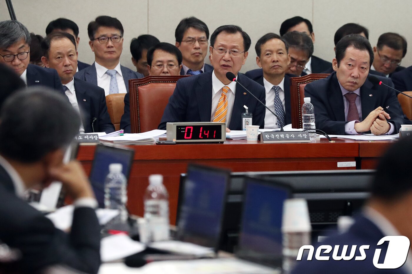 본문 이미지 - 김종갑 한국전력공사 사장이 16일 서울 여의도 국회에서 열린 산업통상자원중소벤처기업위원회 국정감사에 출석해 의원들의 질의에 답하고 있다. 2018.10.16/뉴스1 ⓒ News1 민경석 기자