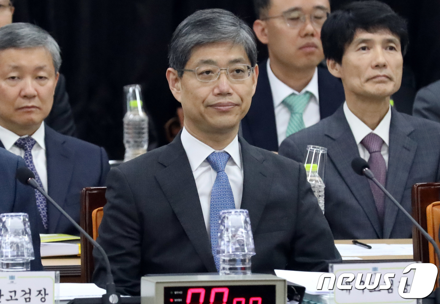 (부산=뉴스1) 여주연 기자 = 16일 오후 부산 연제구 부산고등검찰청에서 열린 '2018 국정감사'에서 김호철 대구고검장이 의원들의 질의를 경청하고 있다. 2018.10.16/뉴 …