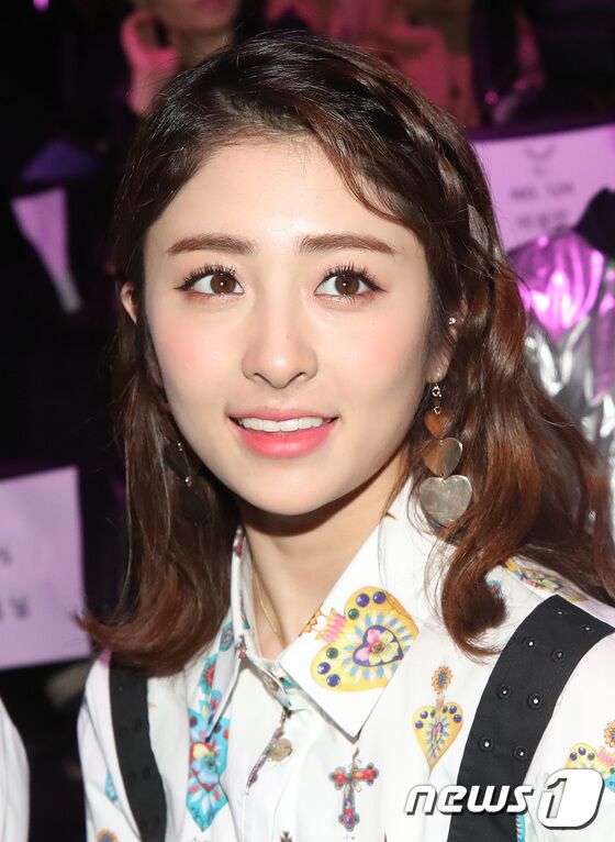 허윤진, 사쿠라·김채원과 하이브 걸그룹 데뷔? "확인 불가" [공식입장] - 뉴스1