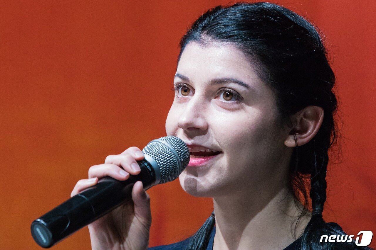 본문 이미지 - 키르기스스탄서 온 19살 이주여성역 맡은 윤안나 배우ⓒ News1