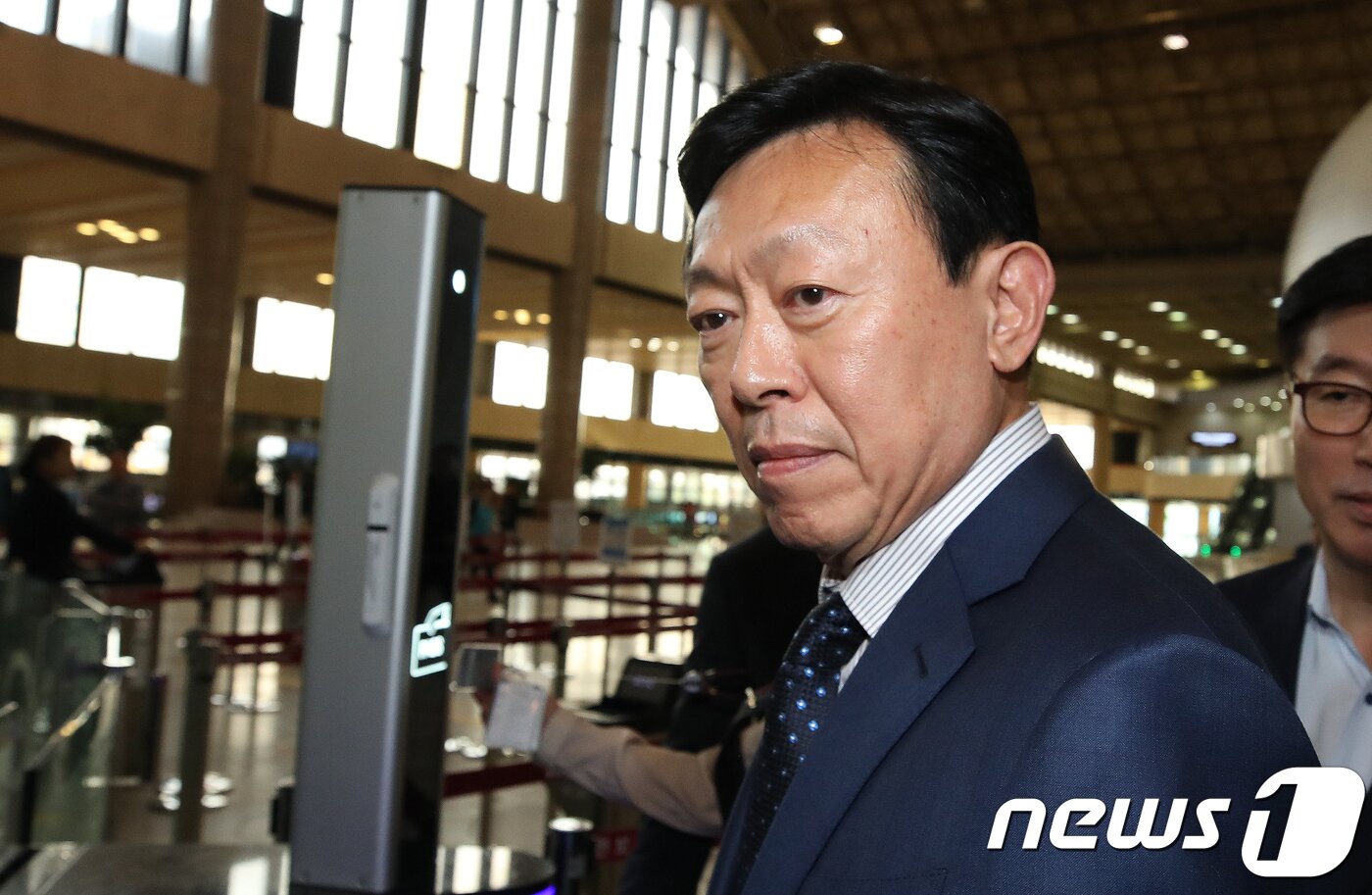 본문 이미지 - 신동빈 롯데그룹 회장 2018.10.23/뉴스1 ⓒ News1 구윤성 기자