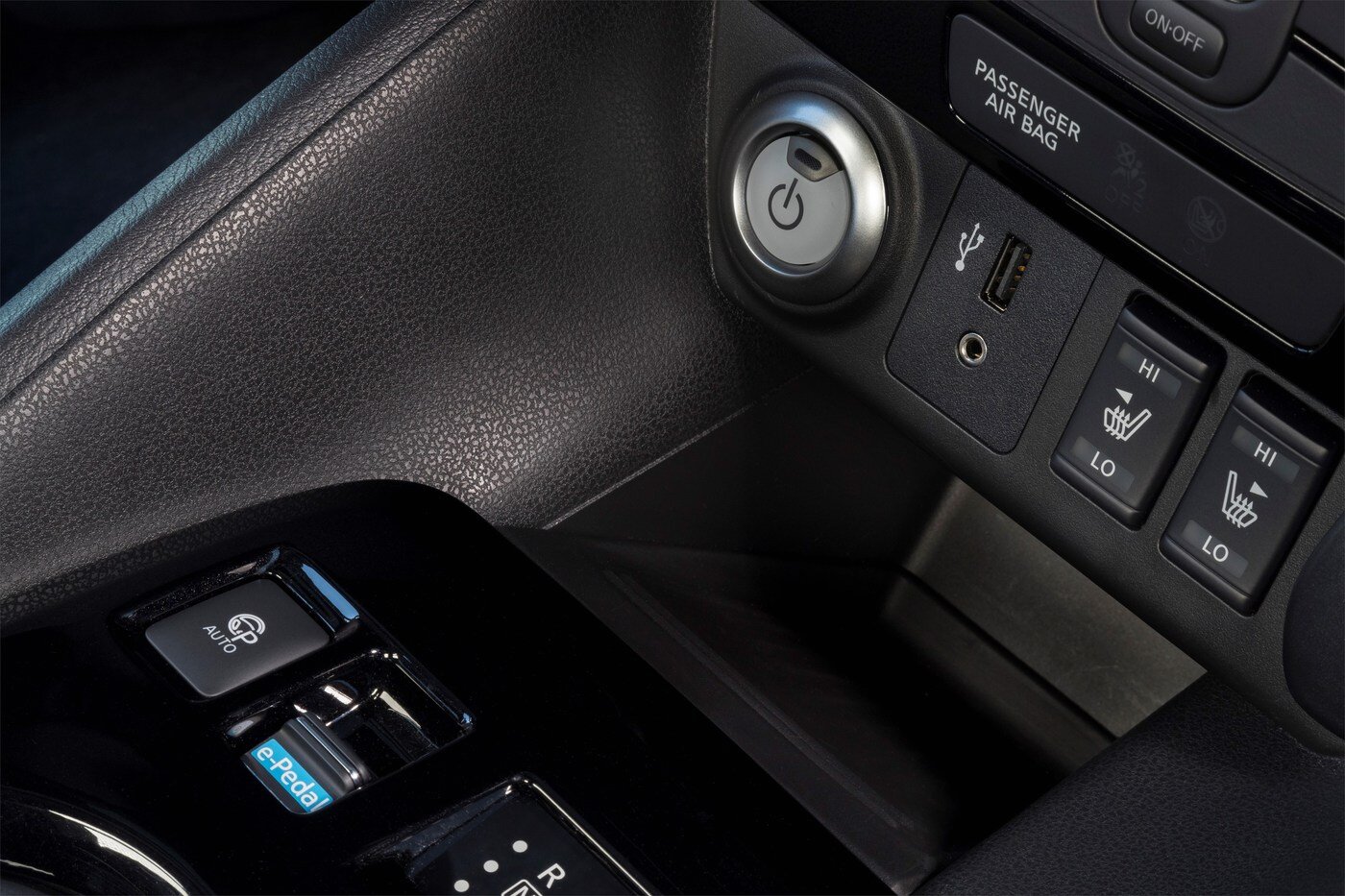 본문 이미지 - 2세대 신형 리프 'e-페달' 버튼. (한국닛산 제공) ⓒ News1